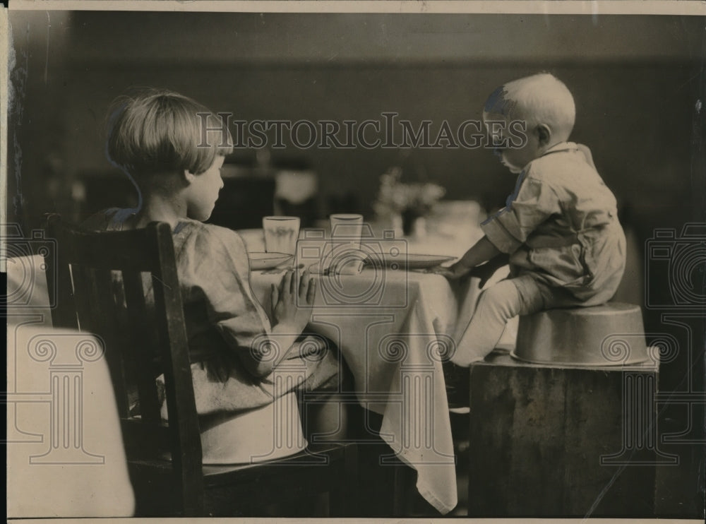 1924 Press Photo Children High Chairs