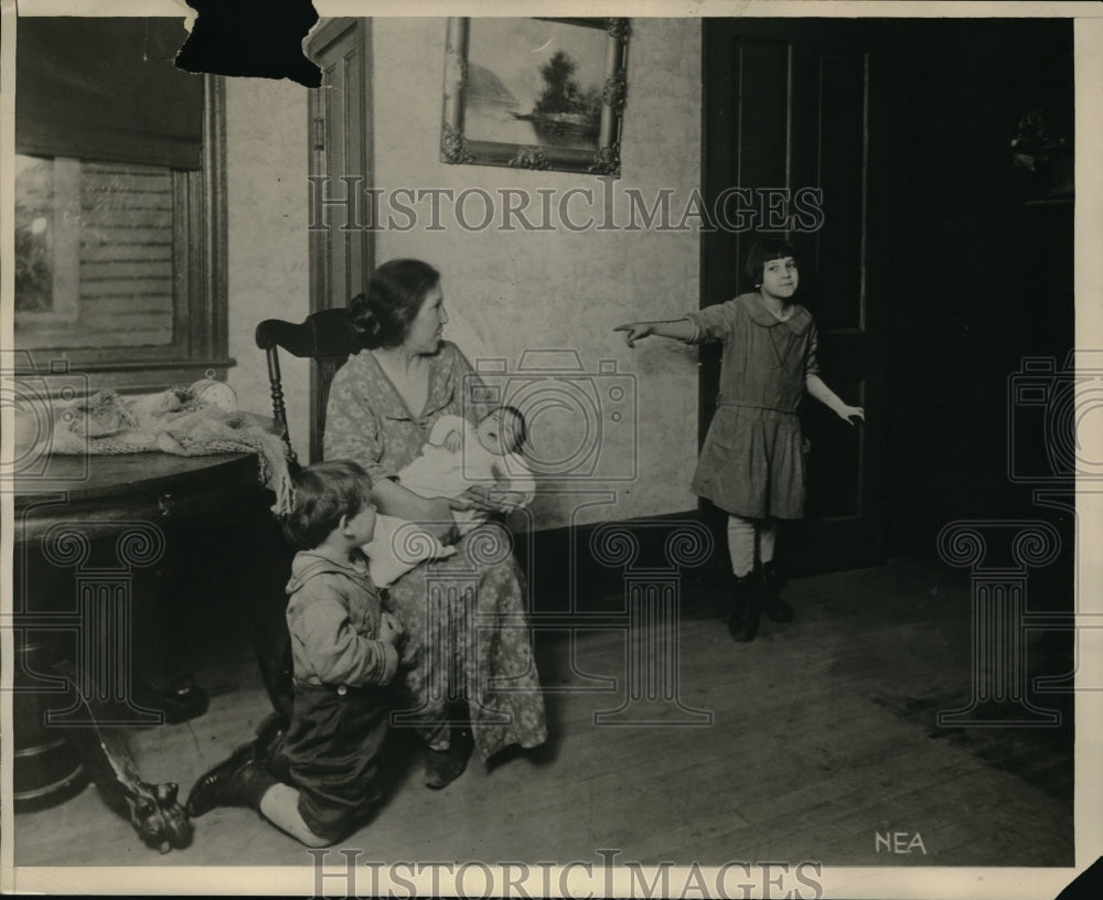 1928 Press Photo Types Of Mothers and Kids