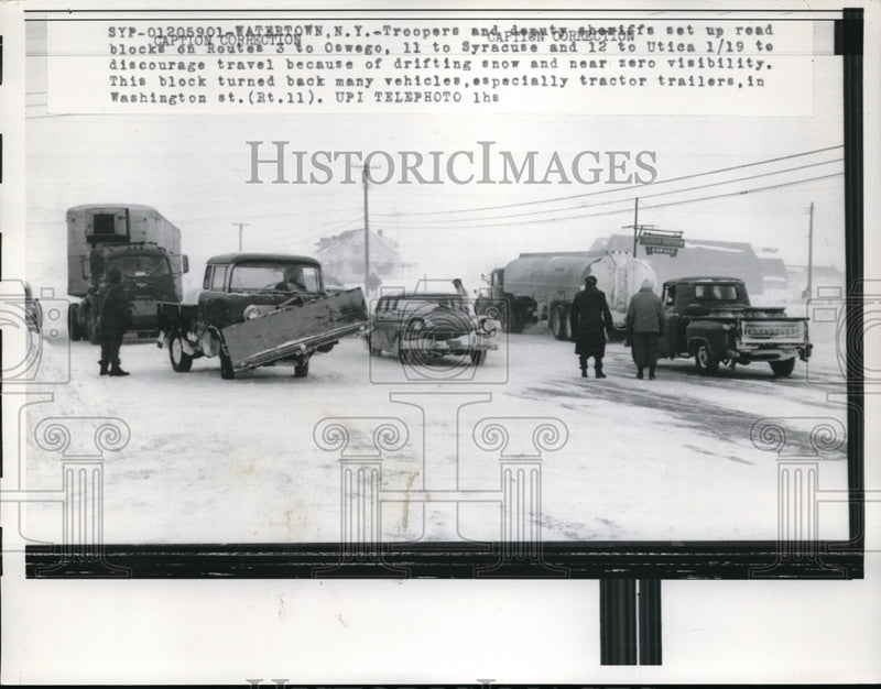 Load image into Gallery viewer, 1959 Press Photo Troopers and Sheriffs Department Set Up Road Blocks
