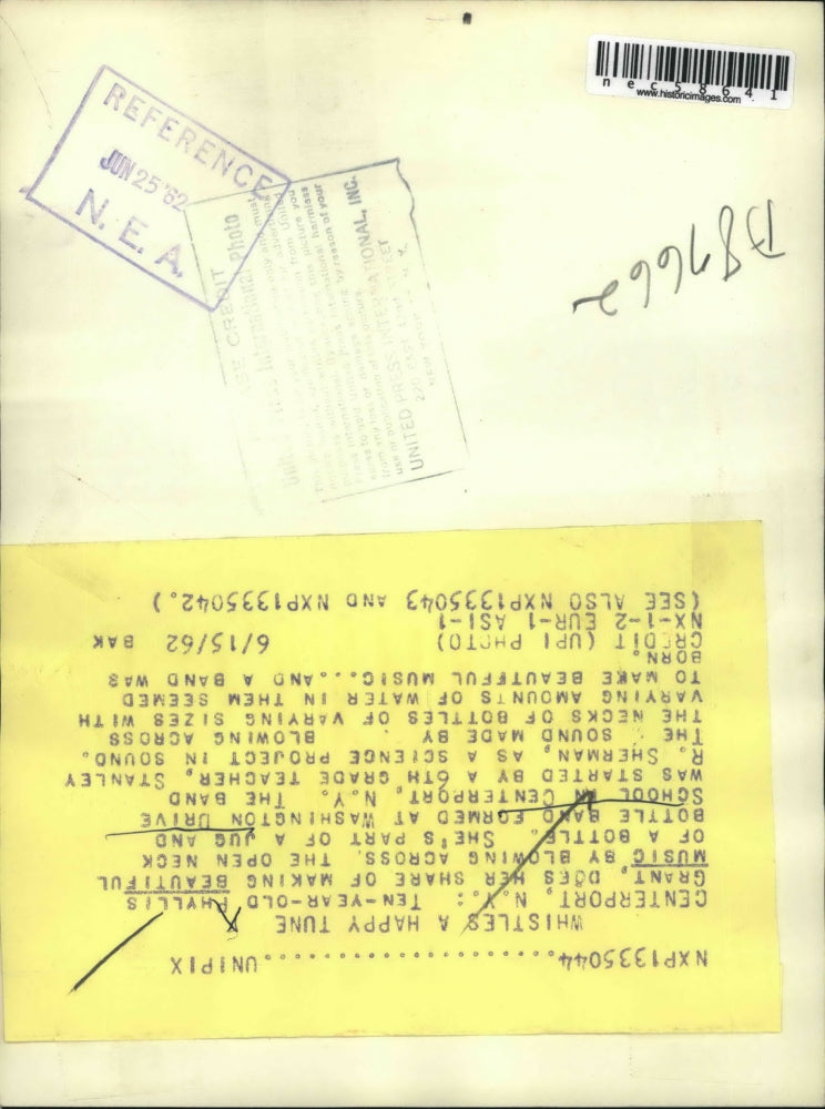 1962 Press Photo Phyllis Grant, Part of Jug and Bottle Band