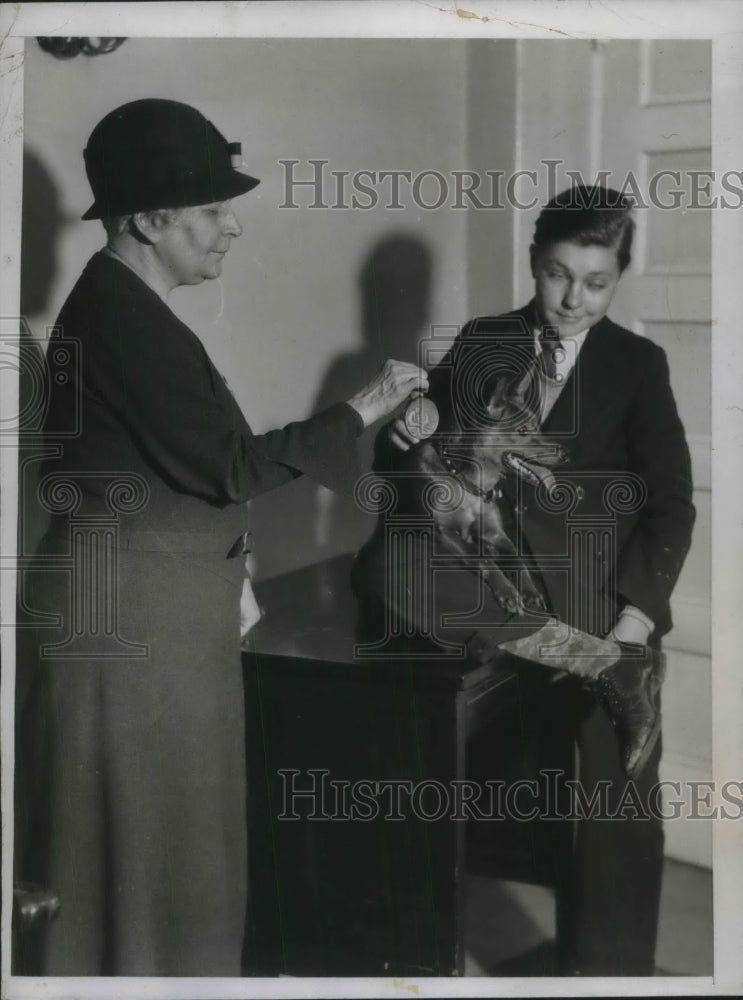 Load image into Gallery viewer, 1934 Press Photo Chingy the Dog is hero of East Side fire - nec58655
