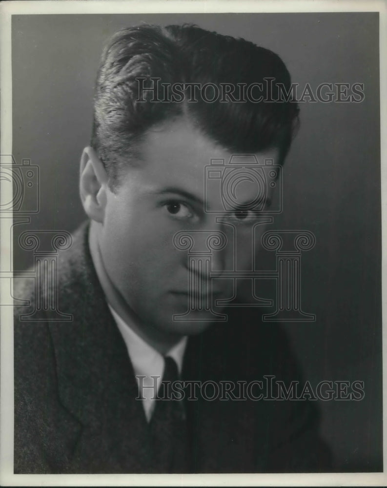 Load image into Gallery viewer, Press Photo Edmond Travis interviewed for a local newspaper
