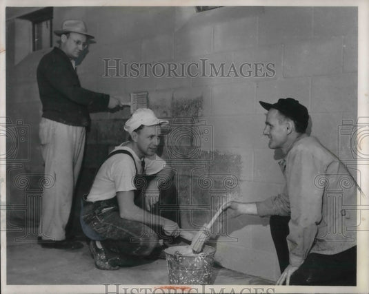 1955 Press Photo Jacob Nitz, Dwight Firestine, Clem Shoemaker, paint a church
