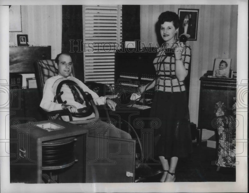 Load image into Gallery viewer, 1948 Press Photo Edmond Normandin Suffers from Infantile Paralysis to be Evicted
