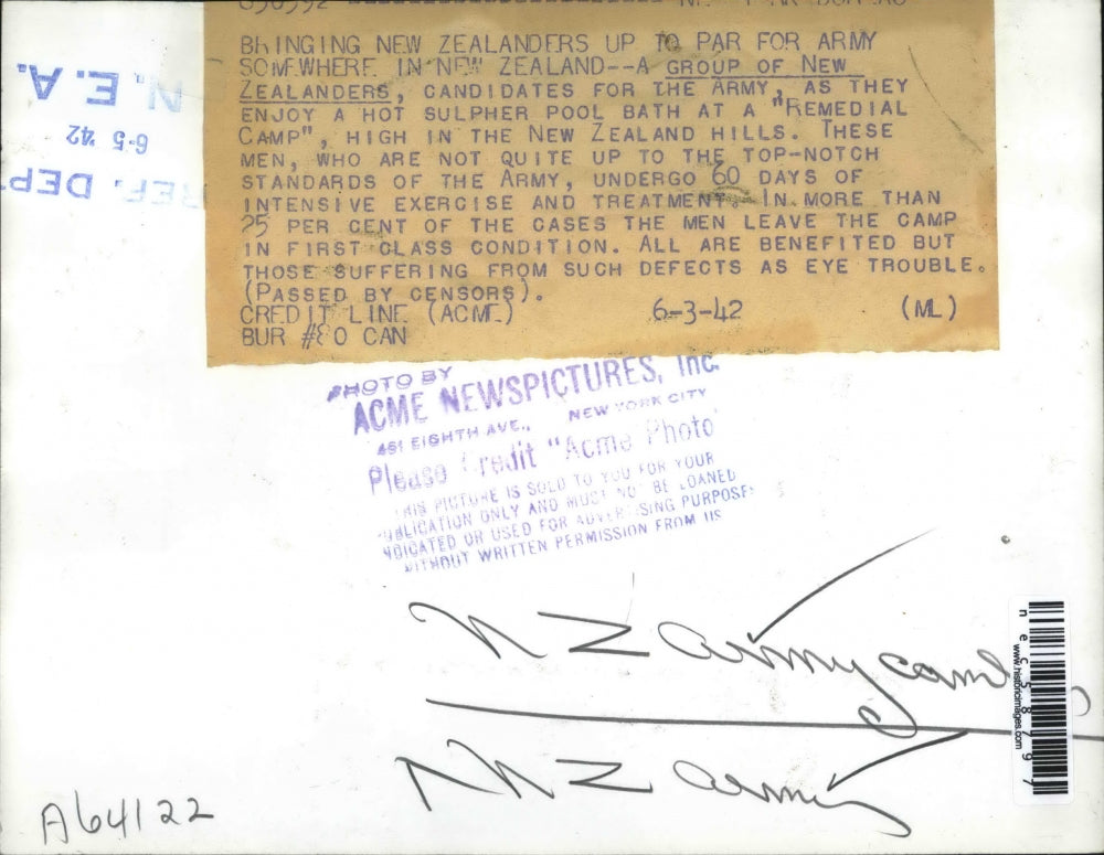 1942 Press Photo Candidates for New Zealand Army in Hot Sulpher Pool