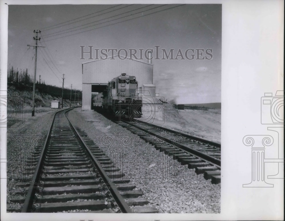 Press Photo Canada Ore Crusher Plant in Quebec Automatic Car Train Arriving- Historic Images