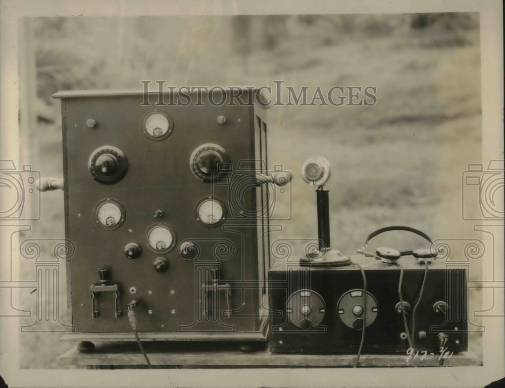 1926 Press Photo Radio transmitting set that aided James Cruse in filming
