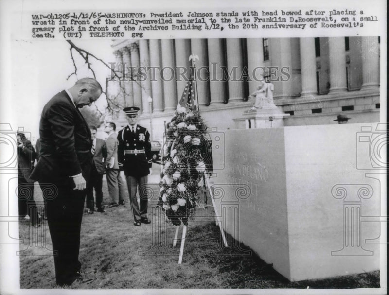 Load image into Gallery viewer, 1965 Press Photo President Lyndon Johnson at Franklin Roosevelt memorial
