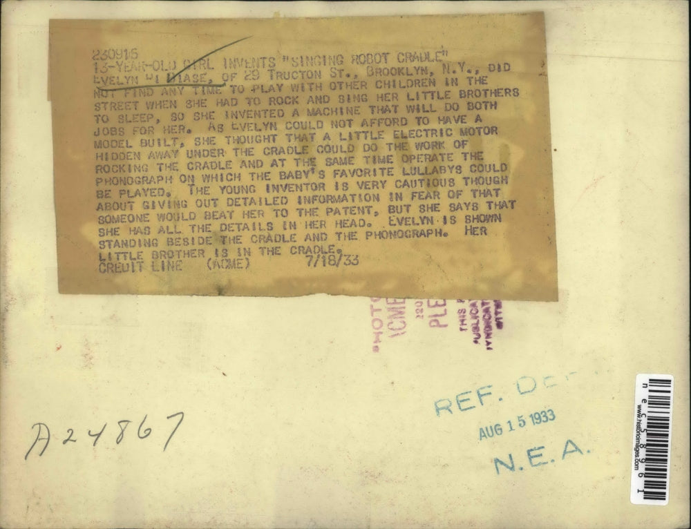 1933 Press Photo Evelyn Di Biase invents rocking crib for babies