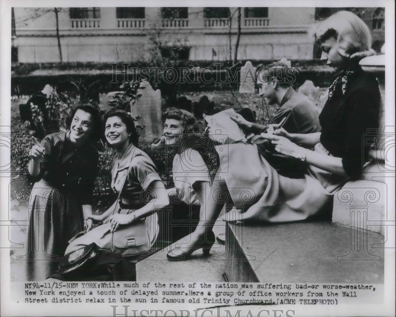 Load image into Gallery viewer, 1931 Press Photo Summer in New York as parts of the nation suffers bad weather
