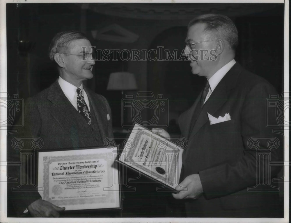 1945 Press Photo NYC, Natl Assoc of Mfg, Charles Hook, Charles Stillwell