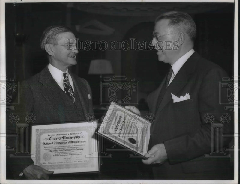 Load image into Gallery viewer, 1945 Press Photo NYC, Natl Assoc of Mfg, Charles Hook, Charles Stillwell
