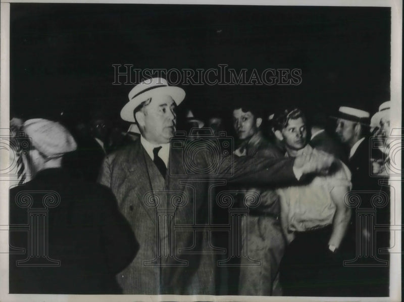 Load image into Gallery viewer, 1937 Press Photo Striking steel workers at Johnstown, Pa plant
