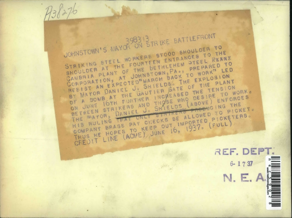 1937 Press Photo Striking steel workers at Johnstown, Pa plant