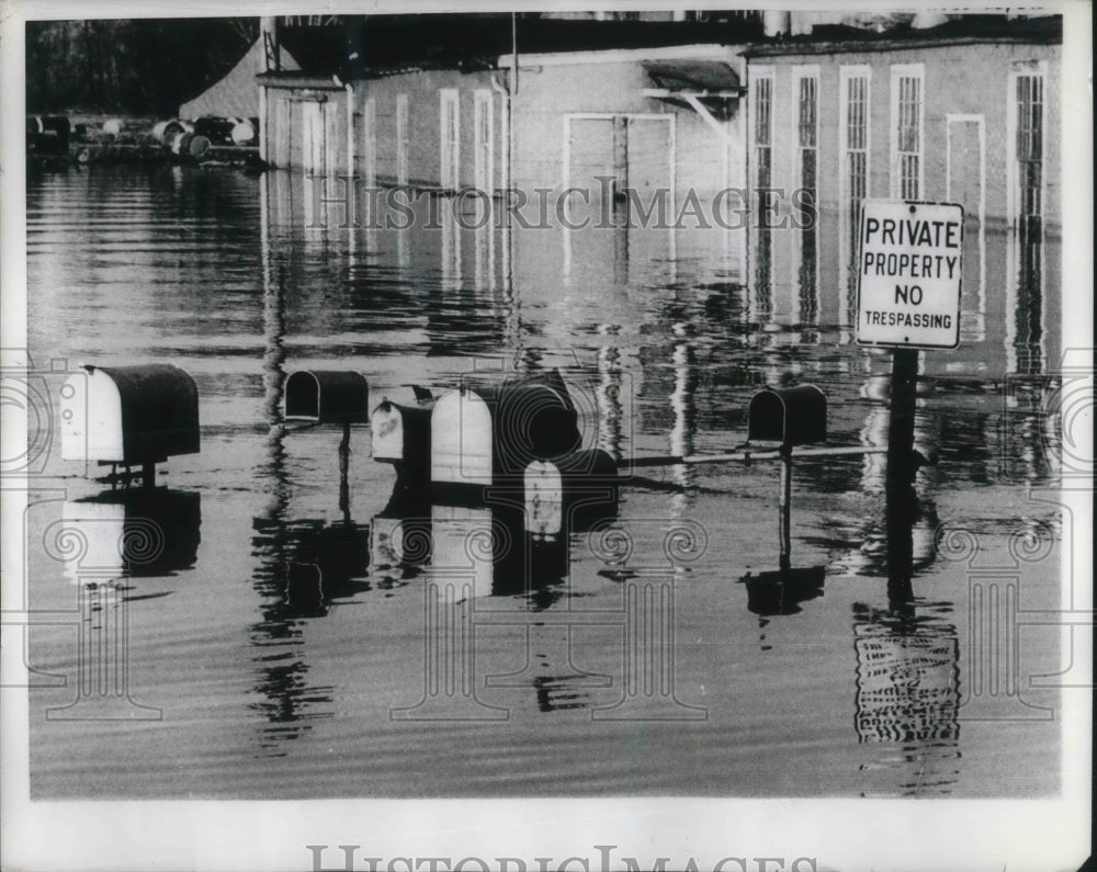 1969 Press Photo In the wake of the Spring flooding from Mississippi River- Historic Images