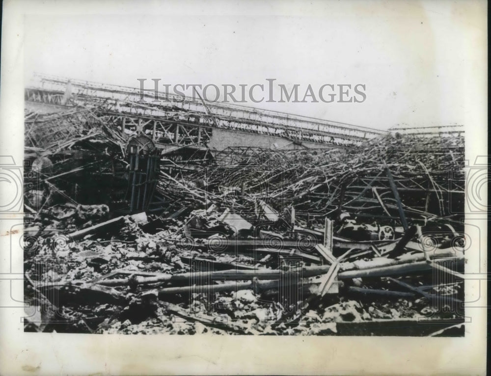 1942 Press Photo Renault Plant in Paris bombed by RAF in an air raid- Historic Images