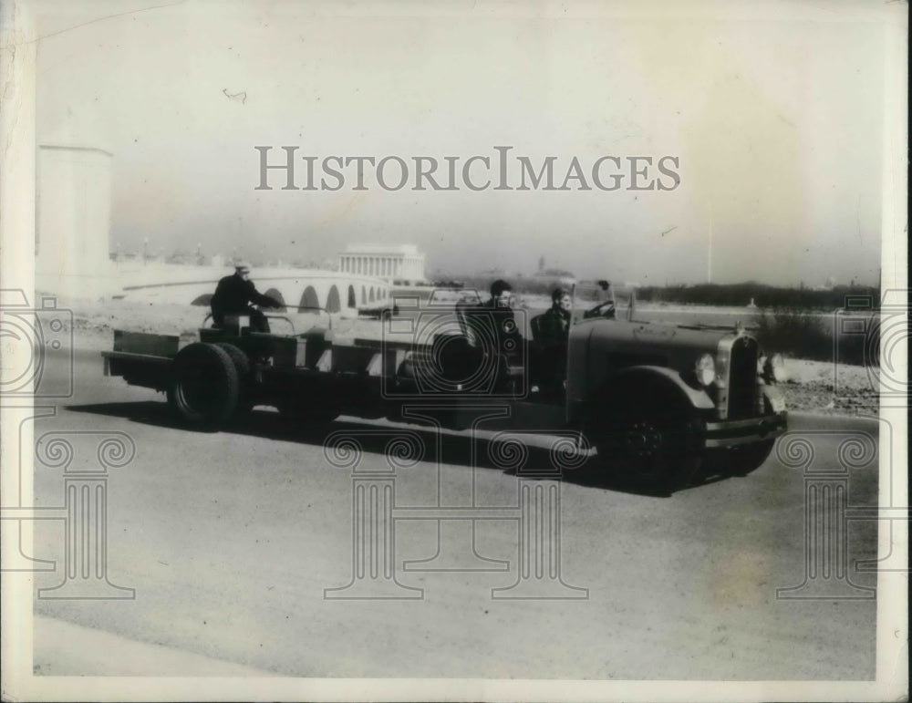 1938 Press Photo Test truck for measuring impact of vehicles on roads- Historic Images