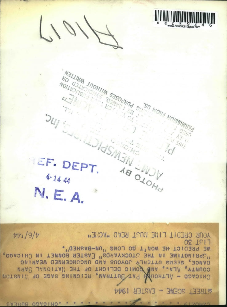 1944 Press Photo Pat Buttram wearing "Springtime in the Stockyards" in Chicago.