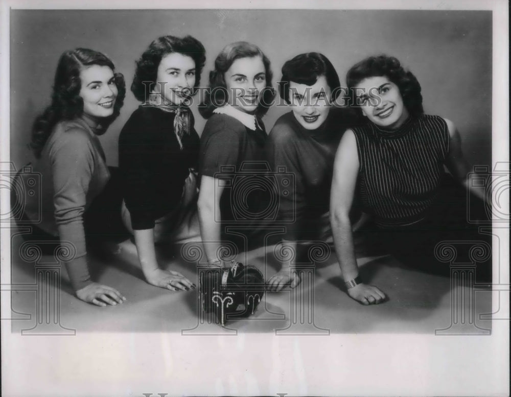 1954 Press Photo S. Illinois University "Sweetheart Dance" crowned