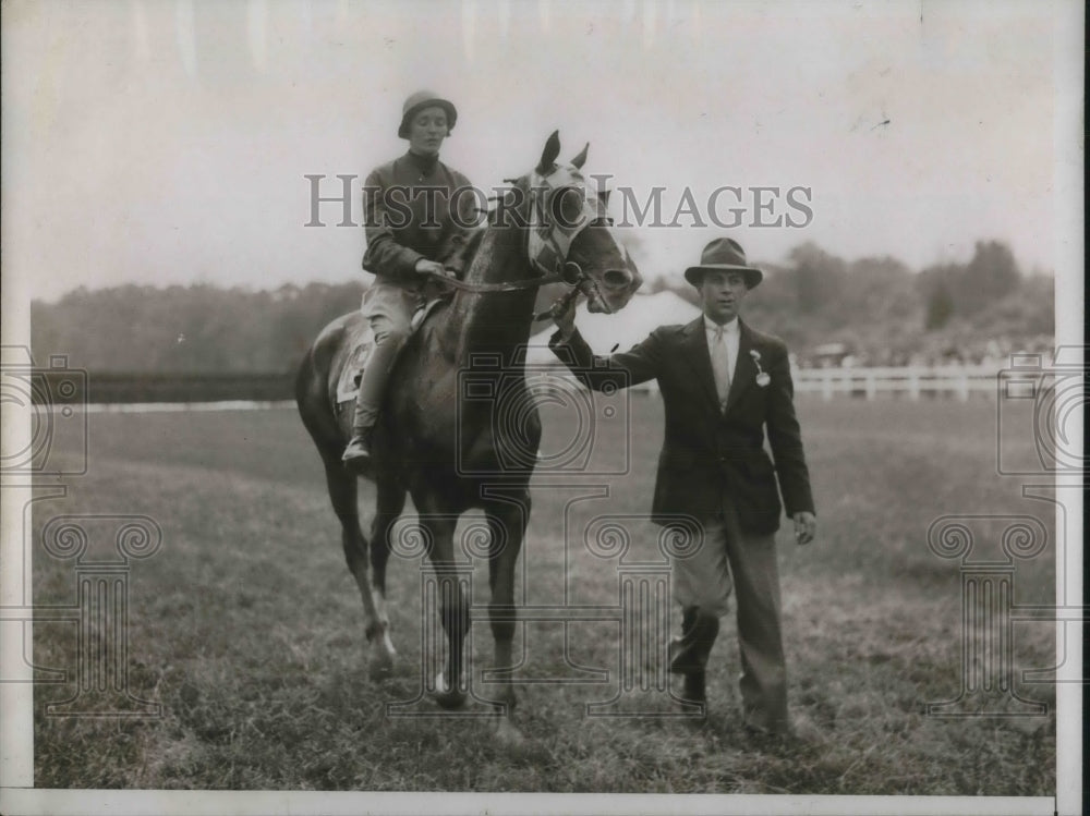 1934 Press Photo Mr. Odell after the race witwh Mrs. David D. Odell- Historic Images