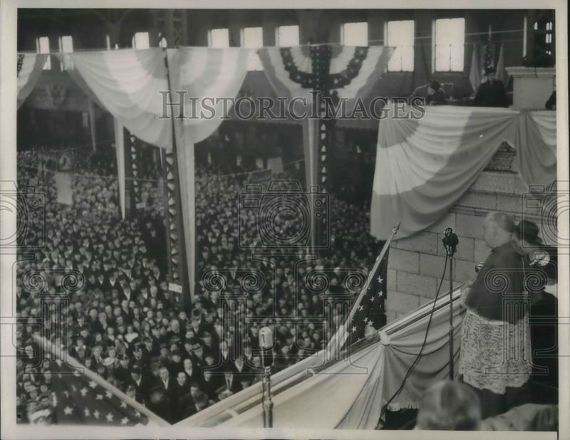 Load image into Gallery viewer, 1940 Press Photo Rev. Samuel A. Stritch Archbishop of Chicago Illinois

