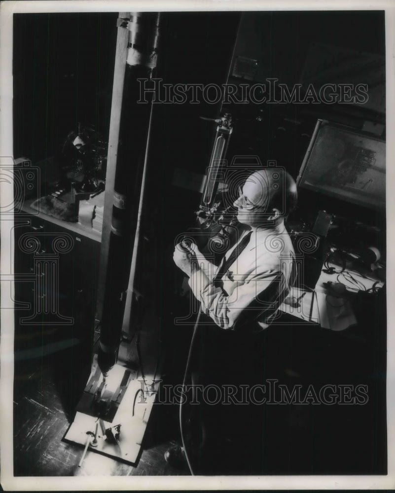 1953 Press Photo Schenectady, NY Dr Lewis Koller at GE Research labs