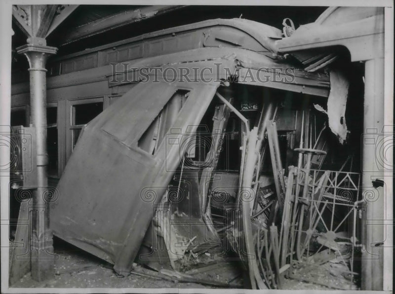 Load image into Gallery viewer, 1935 Press Photo EL trains crashMotor man frank roney was not hurt although
