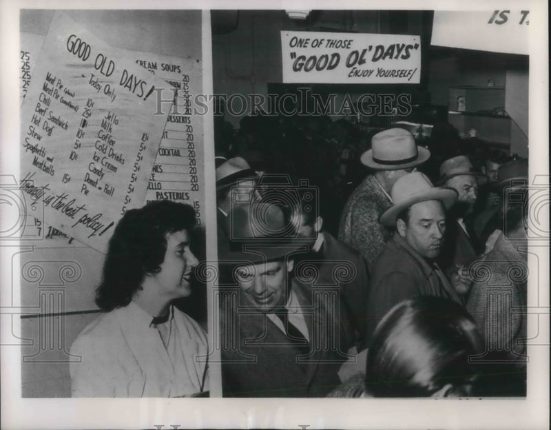 Load image into Gallery viewer, 1954 Press Photo Marilyn Herzog beams under a sign at the grabateria in Salt
