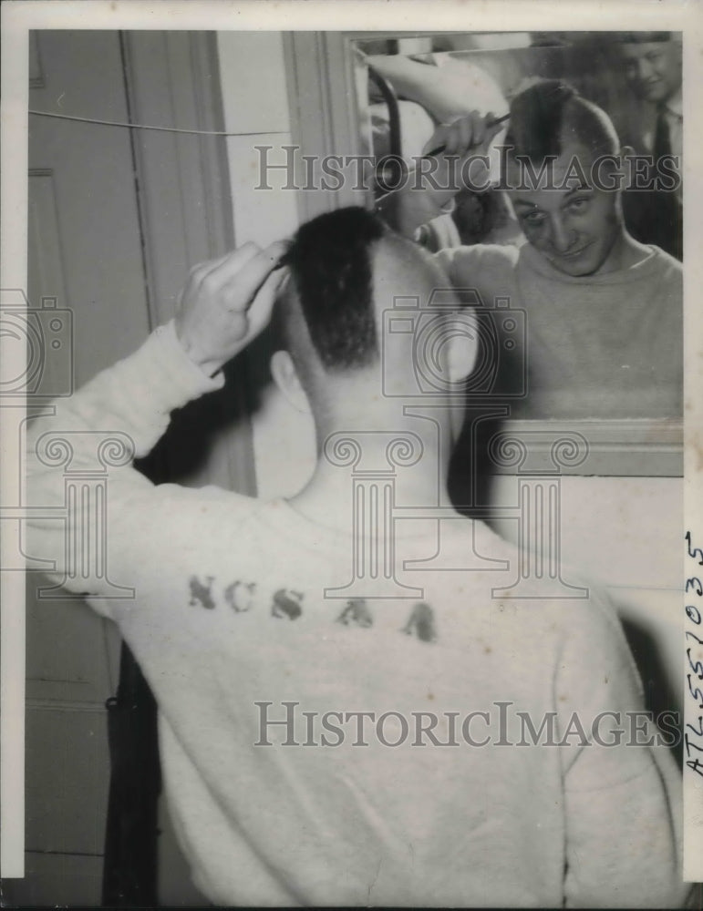 Load image into Gallery viewer, 1940 Press Photo Raleigh North Carolina Matty Hannon Manchester Student
