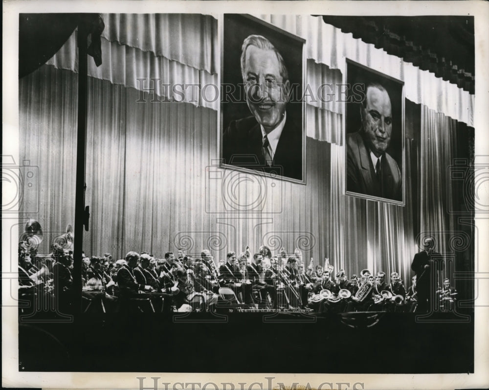 1950 Press Photo College band members at big automotive industry banquet