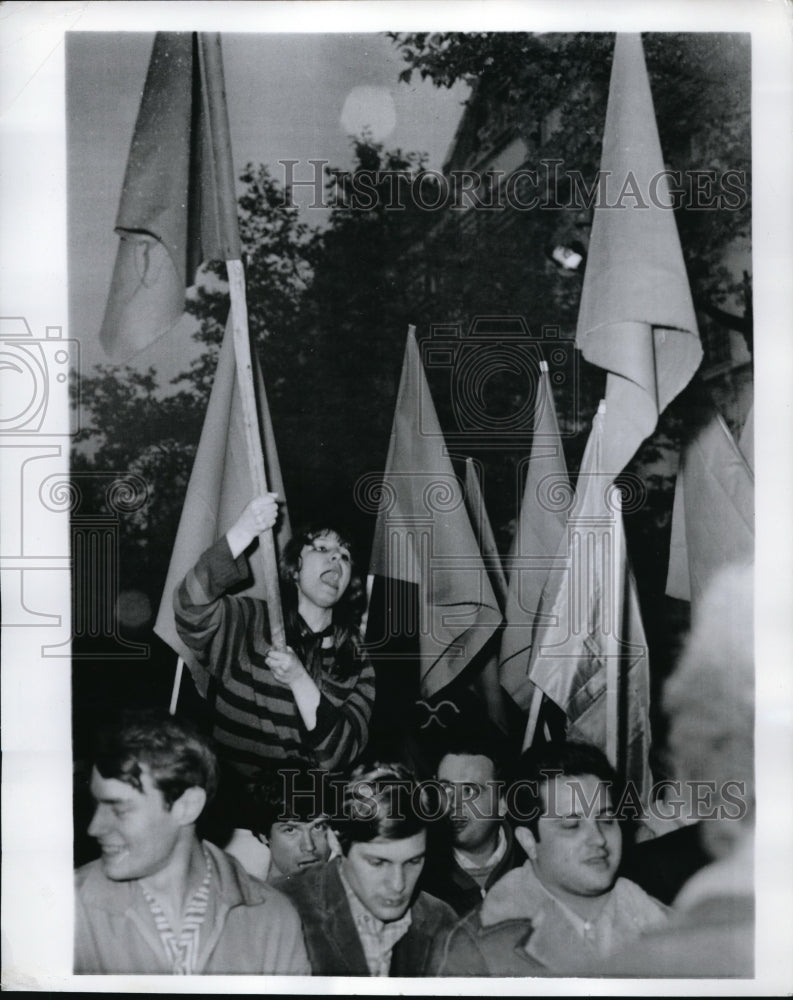 Load image into Gallery viewer, 1968 Press Photo Hold Demonstration led by Jacques Savageot center and M. Alain Geismar right
