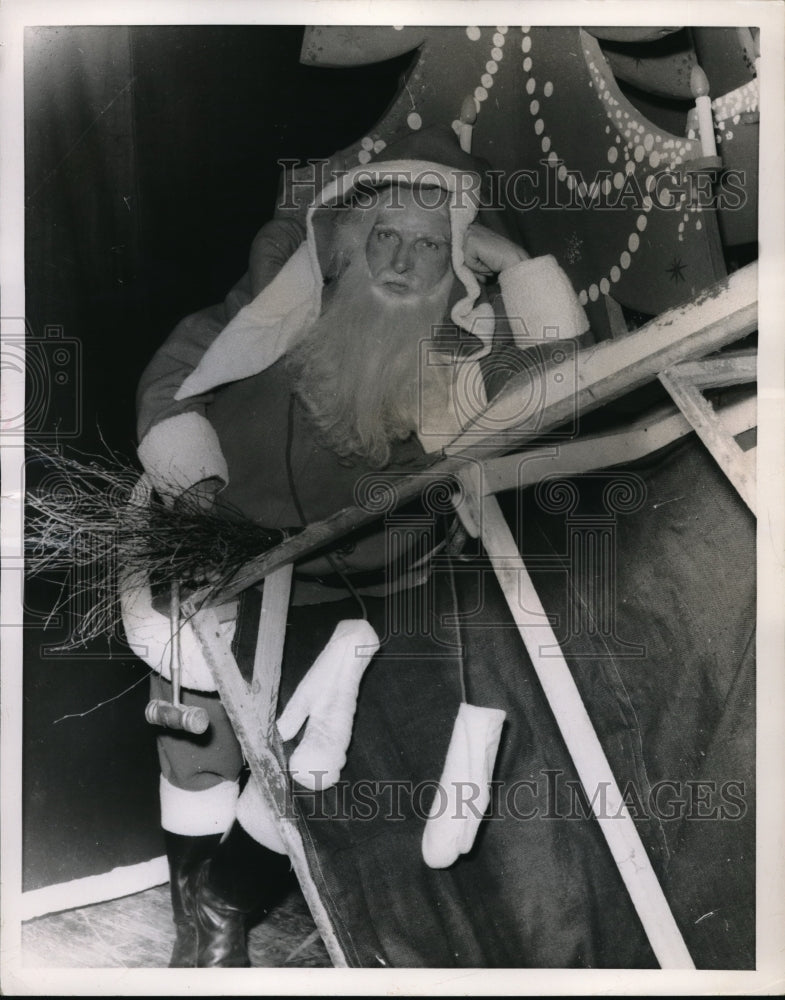 1953 Press Photo Santa Clause awaits 1st call of the 1955 season