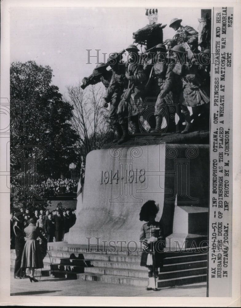 Load image into Gallery viewer, 1951 Press Photo Queen Elizzabeth and her husband wreath at Ottawa National
