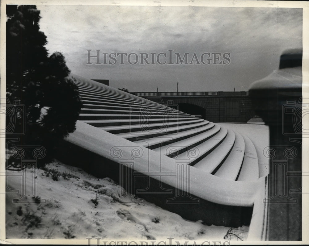 1935 Press Photo Snow On Steps Makes Geometric Design At Washington Bridge