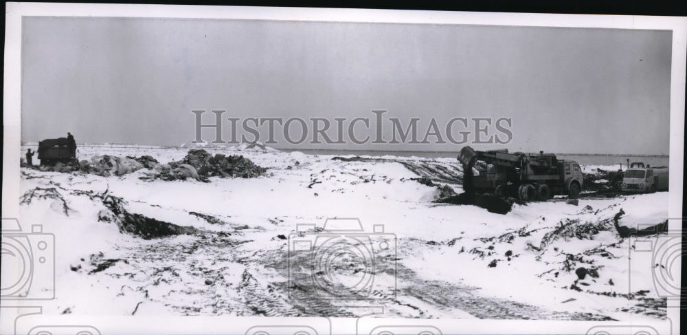 1958 Press Photo Landfill At Lakefront Dump Covered In Snow - nec60340
