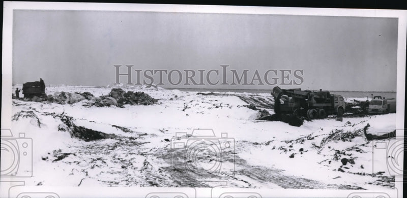 Load image into Gallery viewer, 1958 Press Photo Landfill At Lakefront Dump Covered In Snow - nec60340
