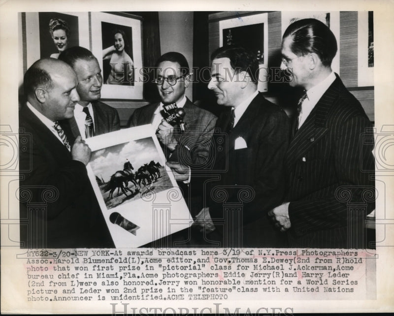 Load image into Gallery viewer, 1948 Press Photo Gov. Thomas E. Dewey &amp; Acme Editor Harold Blumenfeld At Awards
