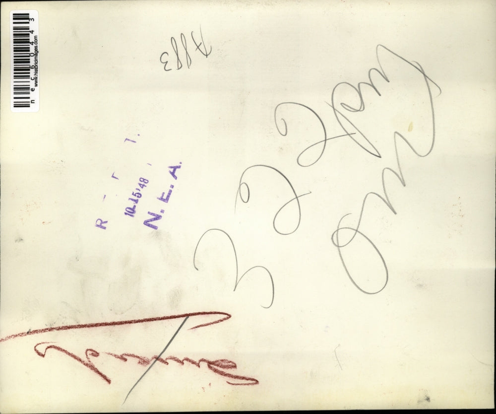 1948 Press Photo Columbus Squadmen lift Mrs. Elsie N.Wilson from Scioto River.