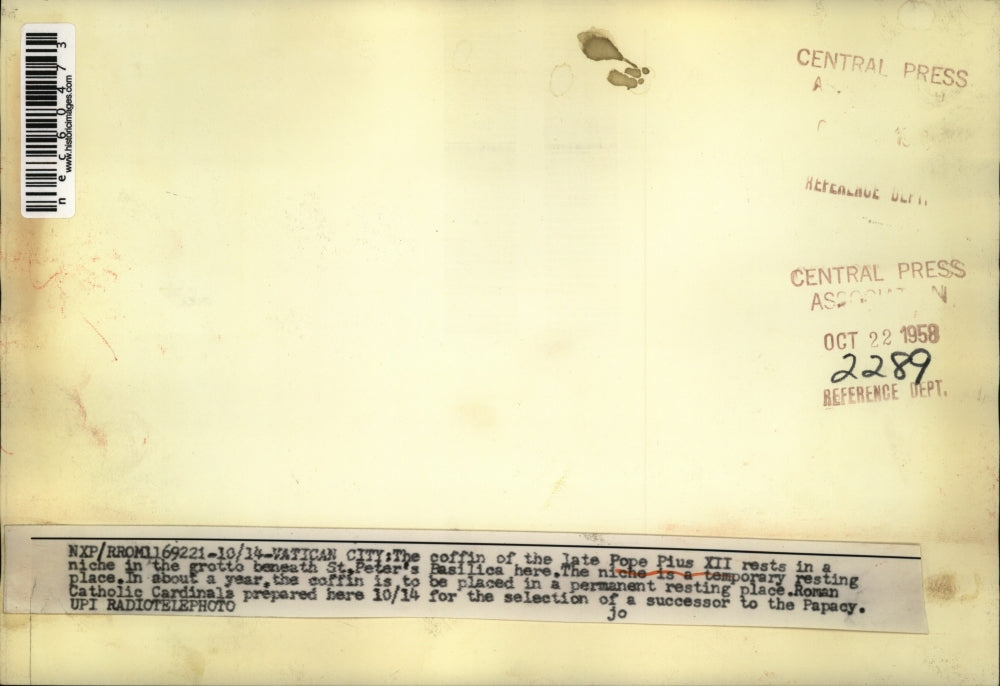 1958 Press Photo Coffin Of Pope Pius XII Rests In St. Peters Basilica Grotto