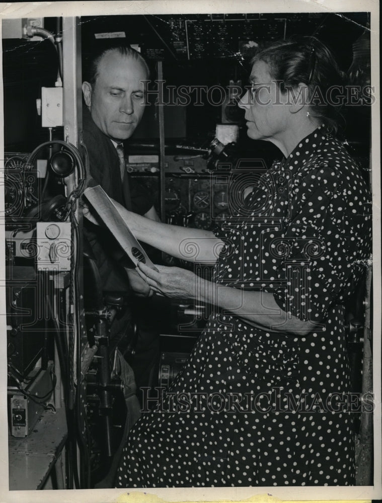 1947 Press Photo Mrs. Mamie Nelson, completed a 26074-mile flight across Pacific- Historic Images