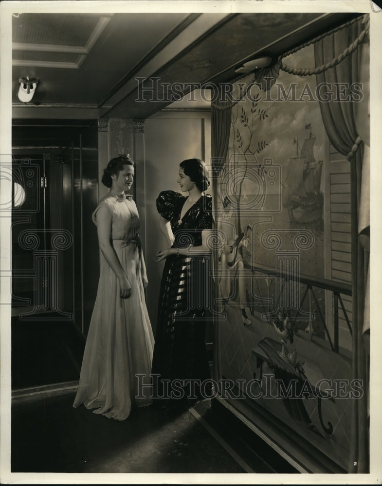 1937 Press Photo Socialites In Ball Gowns Aboard Fireproof Ship SS Catherine- Historic Images