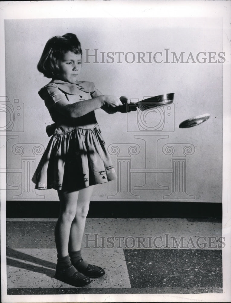 1957 Press Photo 4 year old Kate Fose flips her pancakes - nec60599