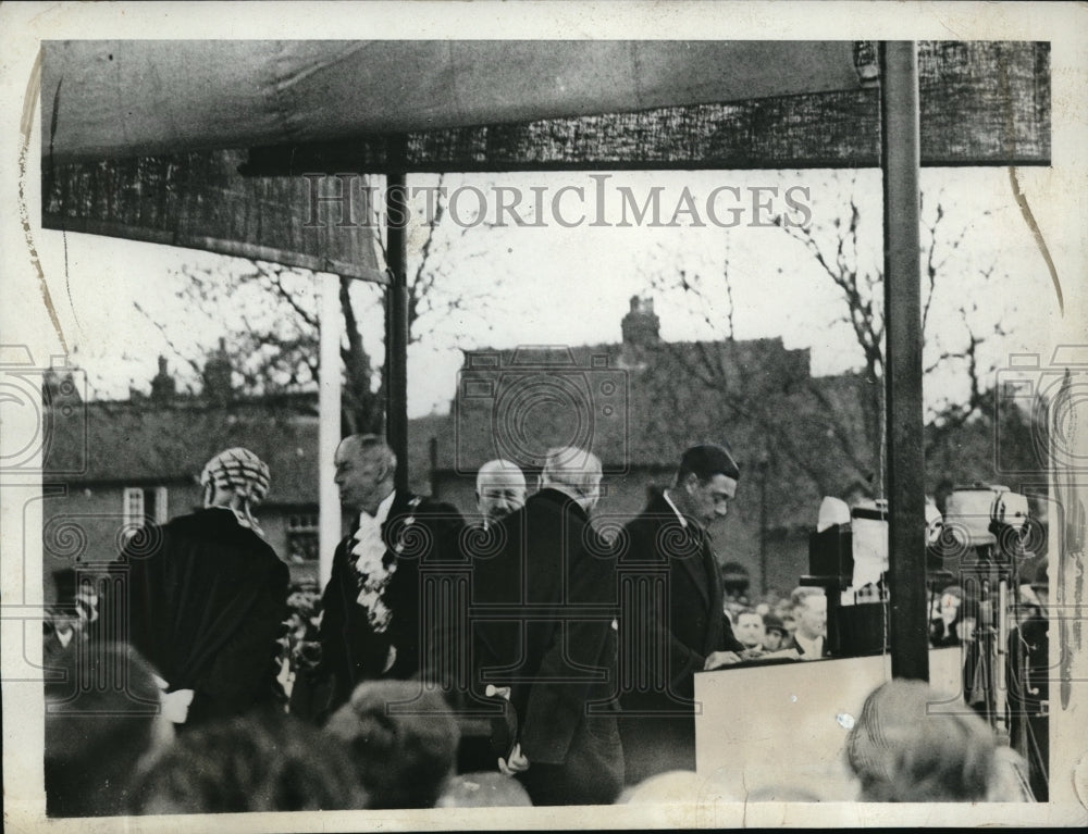 1932 Press Photo Prince of Wales opens Shakespeare Theatre at Stratford, England- Historic Images