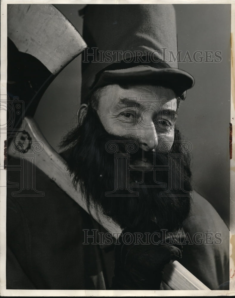 1940 Press Photo Len Costley as Paul Bunyan in the North woods