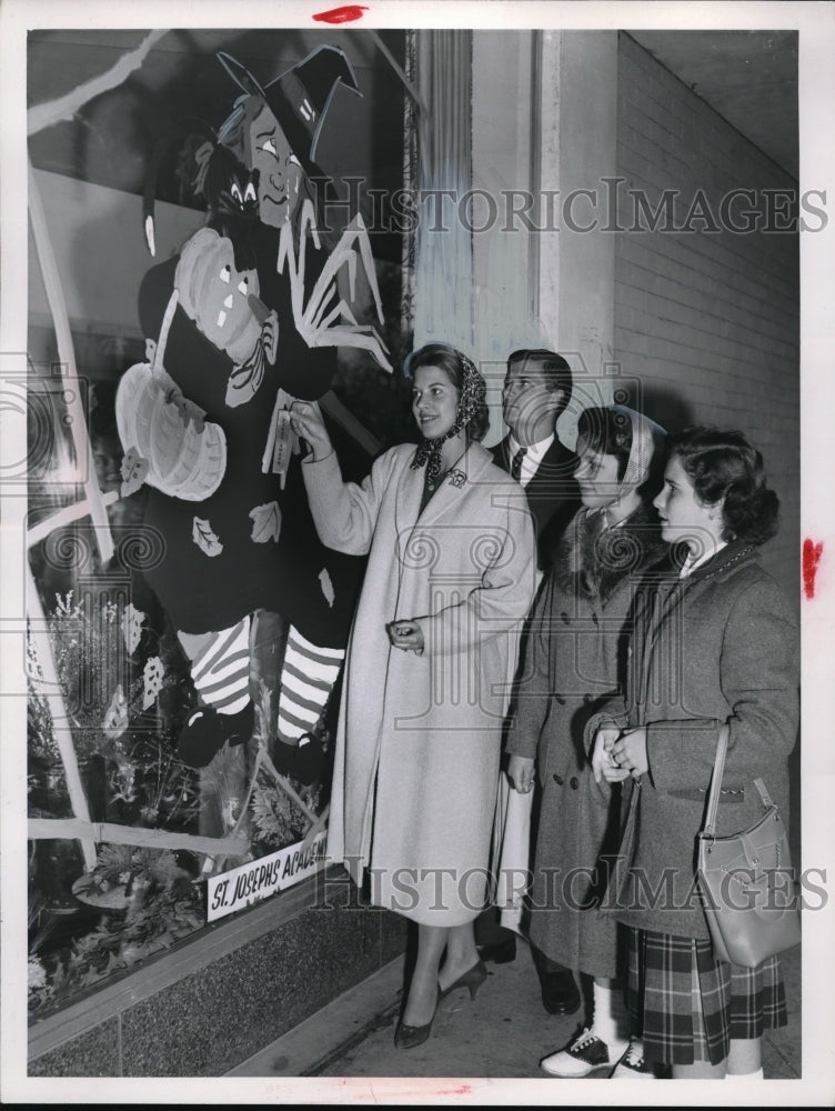 1960 Press Photo Mrs Ernest Badt, Karl States, Heilke Franzen of St Joseph Acade