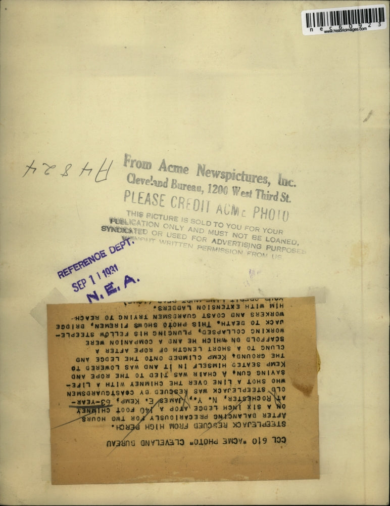 1931 Press Photo James Kemp Rescued from Atop 140 Foot Chimney