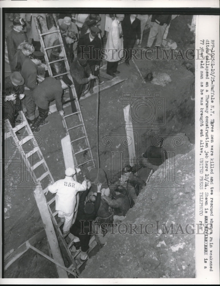 Load image into Gallery viewer, 1957 Press Photo Buffalo, NY rescue workers at construction cave in - nec61025
