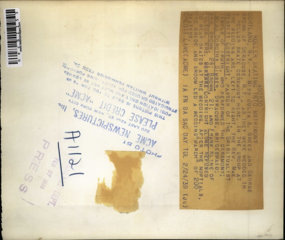 1939 Press Photo Couple Gets Marries At Roller Rink In Cortland NY