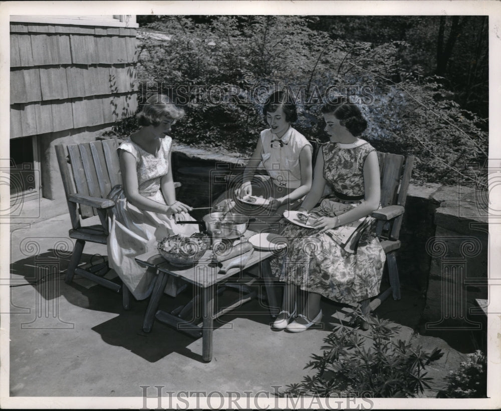 1954 Press Photo Home Economics Students of Greenwich High School