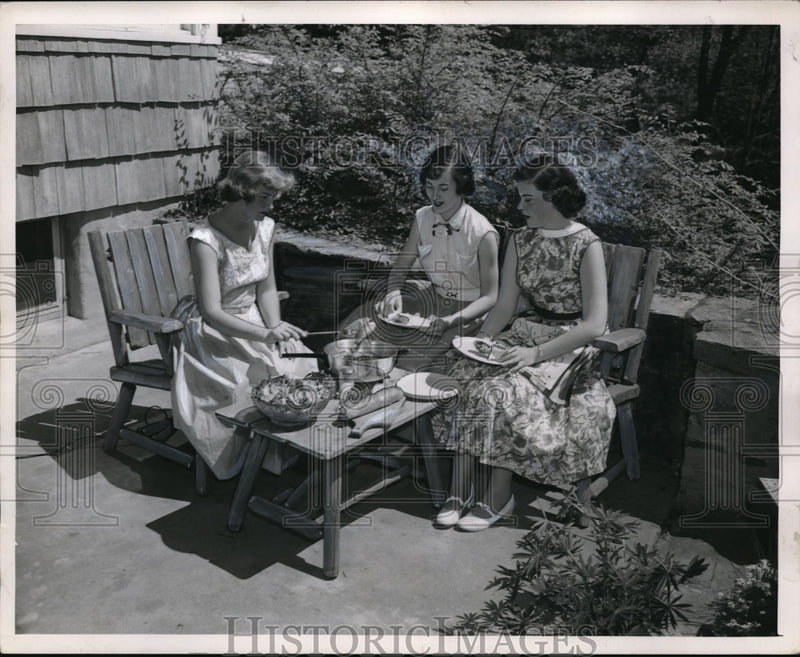 Load image into Gallery viewer, 1954 Press Photo Home Economics Students of Greenwich High School
